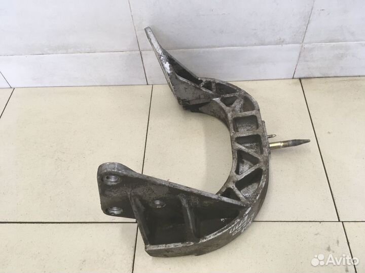 Кронштейн кпп Rezzo 2005-2010