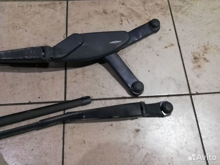 Поводки стеклоочистителя Mercedes W220