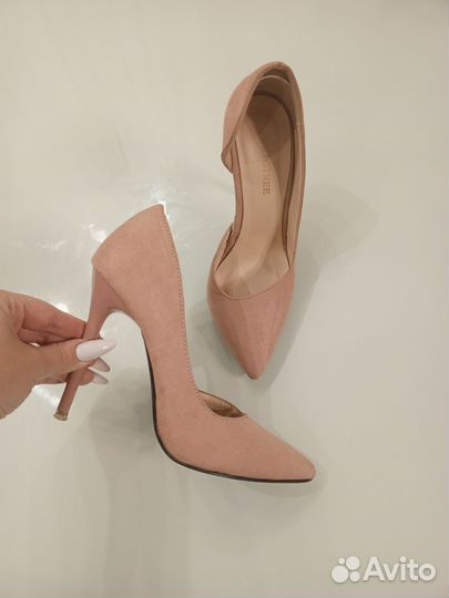 Туфли с острым носом