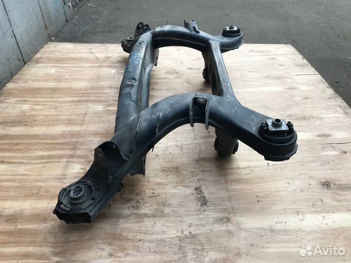 Подрамник задний Mercedes W204