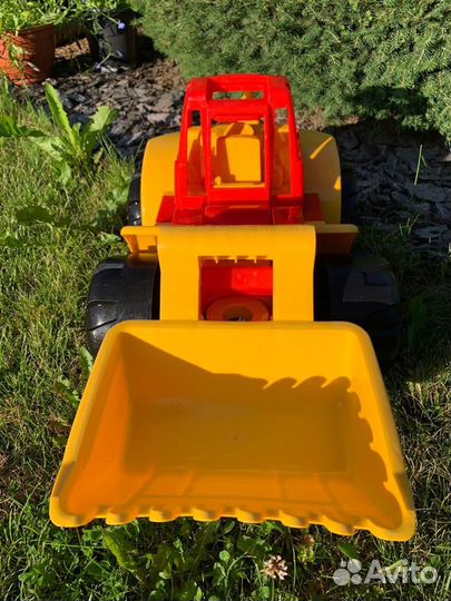 Трактор-экскаватор Полесье