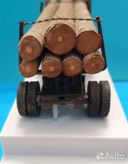 Модель автомобиля 1/43