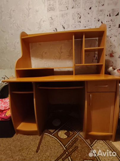 Продам стол в комнату