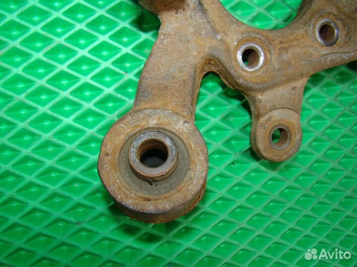 Поворотный кулак задний левый Hyundai Sonata 4 EF