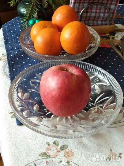 Хрустальные вазочки, конфетница, тарелк