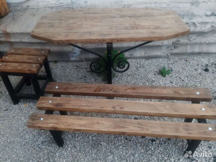 Скамейка, стол и табурет