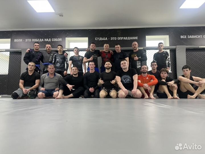 Тренер по смешанным единоборствам