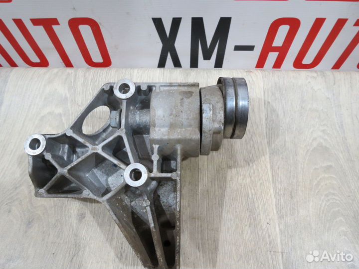 Кронштейн компрессора кондиционера Skoda Rapid