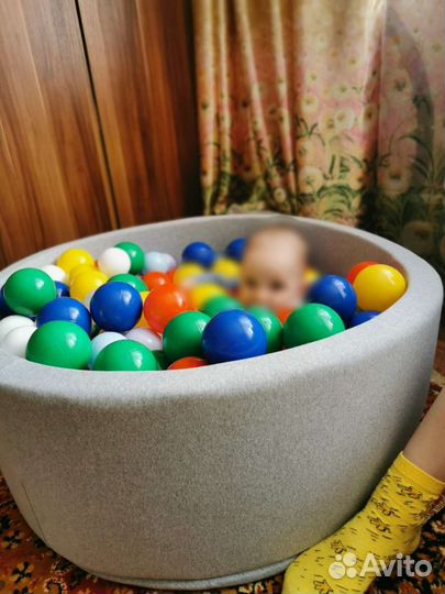 Сухой бассейн с шариками