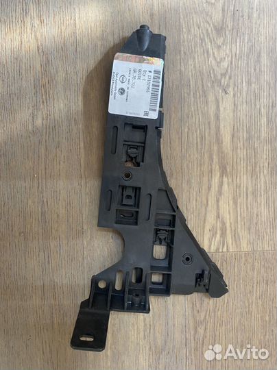 Кронштейн на крыло переднее левое Opel Vectra C