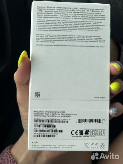 Телефон iPhone se 2020