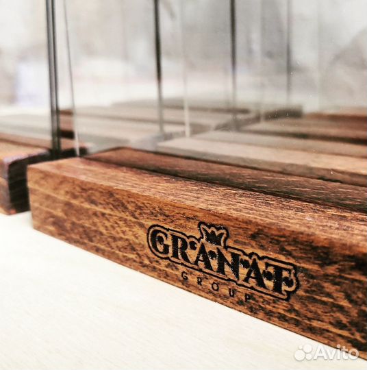 Деревянные менюхолдеры тейбл тенты с гравировкой