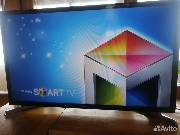 Смарт телевизор Samsung UE32J4500AK