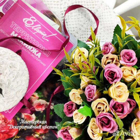 Бочонок с искусственными цветами