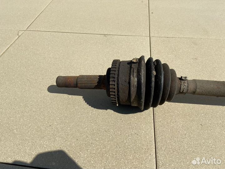 Привод передний правый Nissan Primera P12