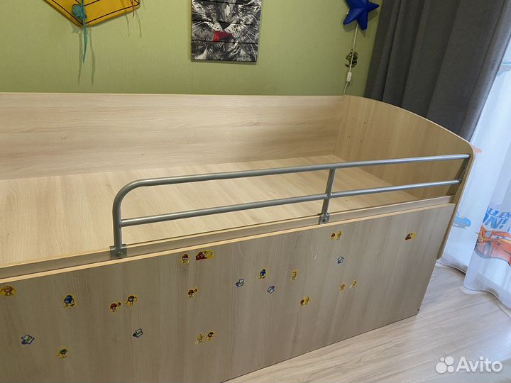 Ограничитель для кровати металлический