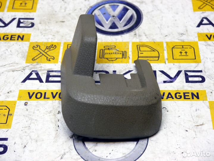 Заглушка крепления сиденья левая Вольво XC90