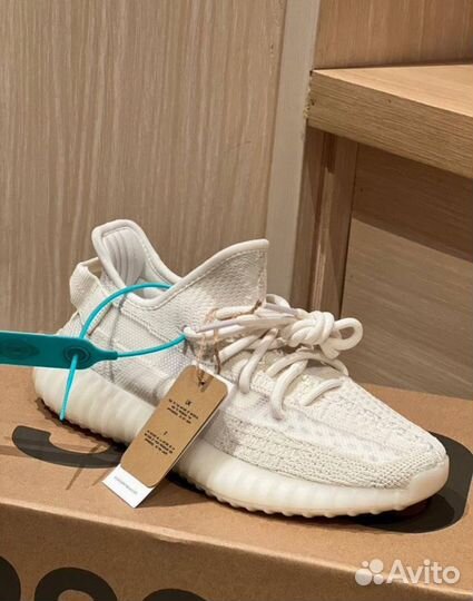 Кроссовки Adidas Yeezy Boost 350 V2 Bone белые