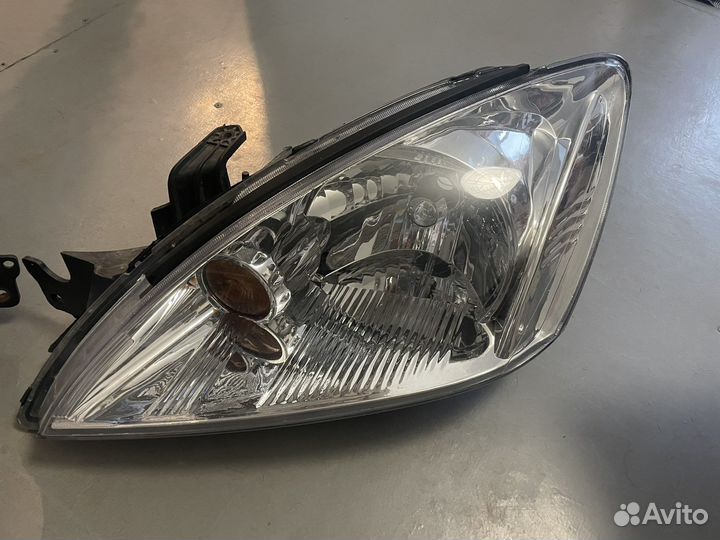 Фары на mitsubishi lancer 9