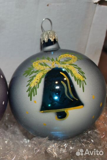 Елочные игрушки. Шар с колокольчиком