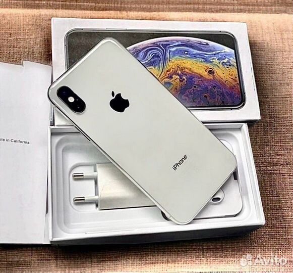 iPhone Xs, 64 ГБ
