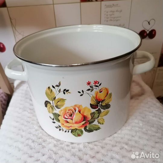 Кастрюля эмалированная