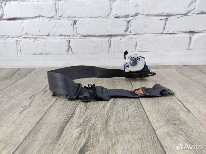 Ремень безопасности задний левый Carina E