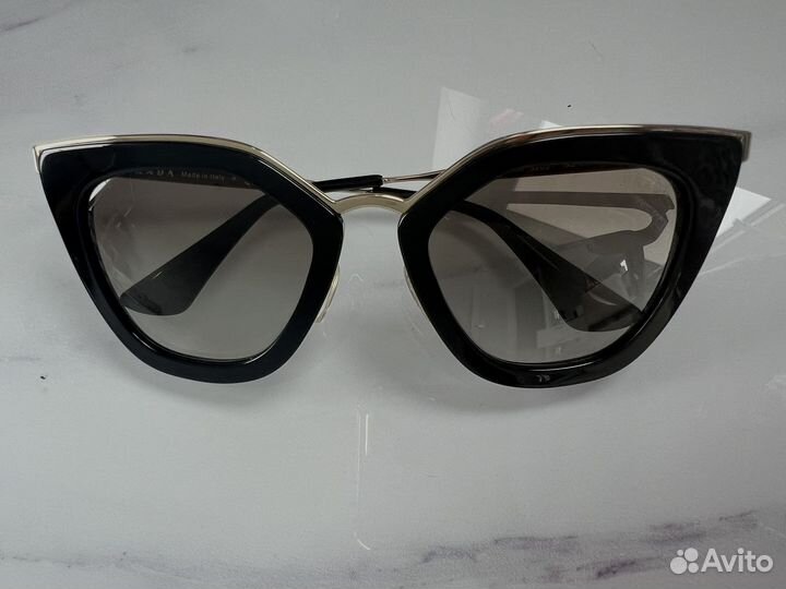 Солнцезащитные очки prada