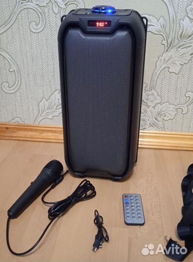 Портативная колонка с микрофоном и светомузыкой
