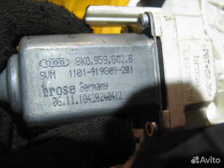 Моторчик стеклоподъемника передний правый Ауди а8д