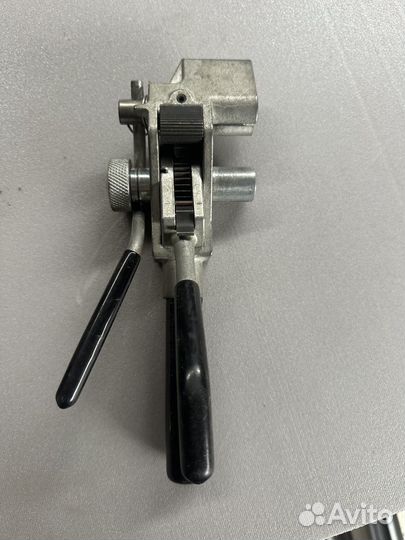 Инструмент для натяжения и резки стальной ленты