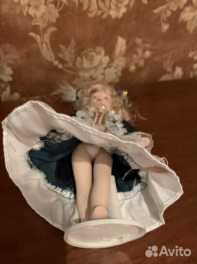 Кукла фарфоровая 17см