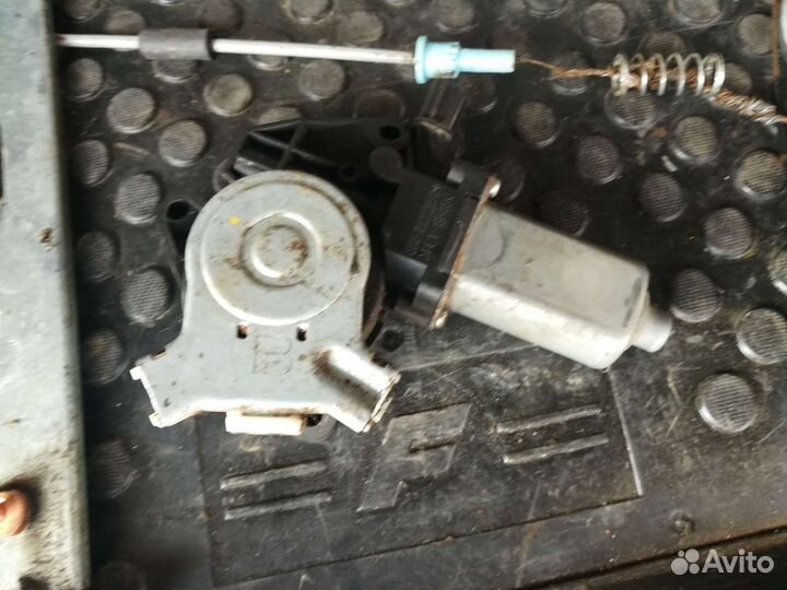 Стеклоподъёмник Форд Маверик