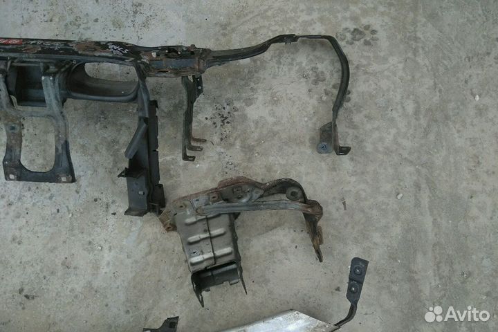 Усилитель переднего бампера Мерседес w203