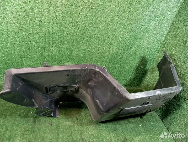 Обшивка багажника правая Mitsubishi Carisma