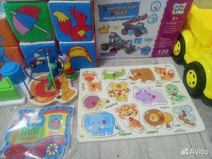 Игрушки пакетом и тарелочка для кормления