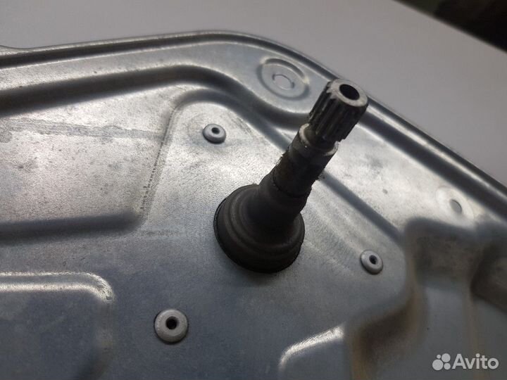 Стеклоподъемник механический задний правый