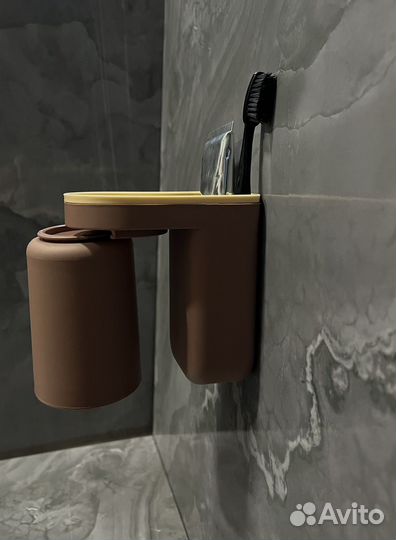 Настенный держатель для зубных щеток