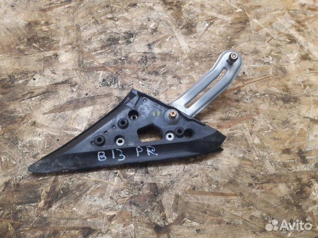 Кронштейн зеркала передний правый Subaru Legacy