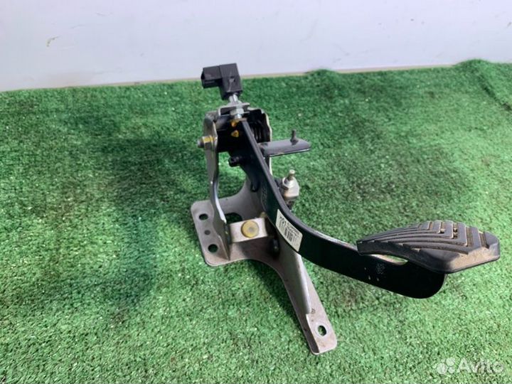 Педаль сцепления Hyundai Solaris седан G4FA 2015