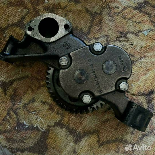 Масляной носос, домкрат подьёма кабины новый