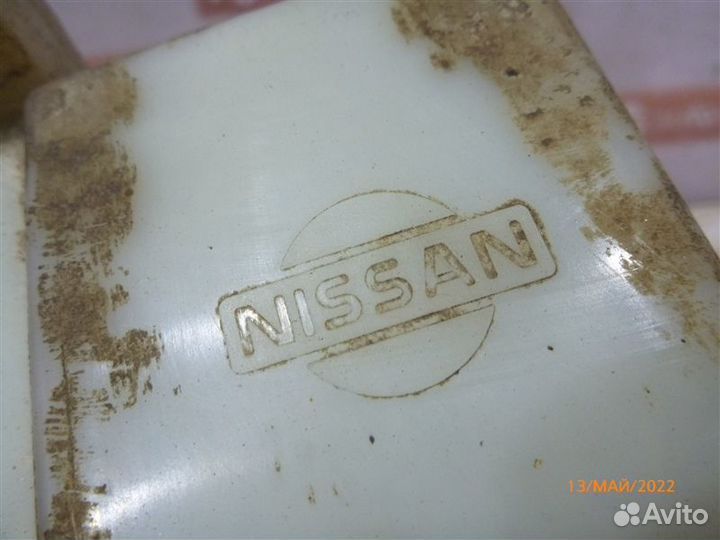 Бачок омывателя Nissan Primera P10 CR20 1993