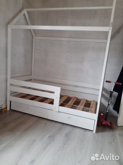 Детская кровать домик из березы