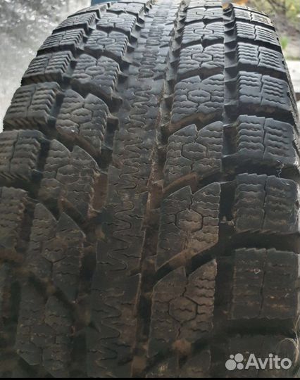 Toyo Observe GSi-5 235/65 R17 104Q