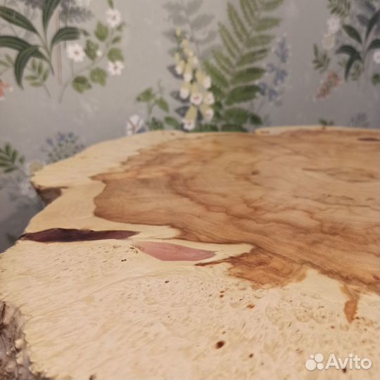 Журнальный столик из дерева