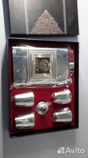 Подарочный набор. Фляжка и рюмки. Новый