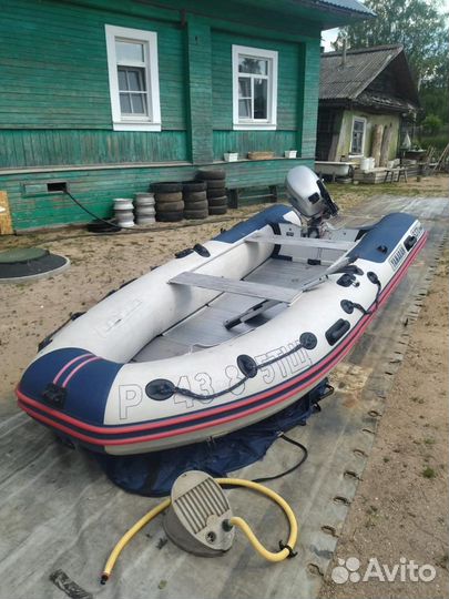 Лодка с мотором