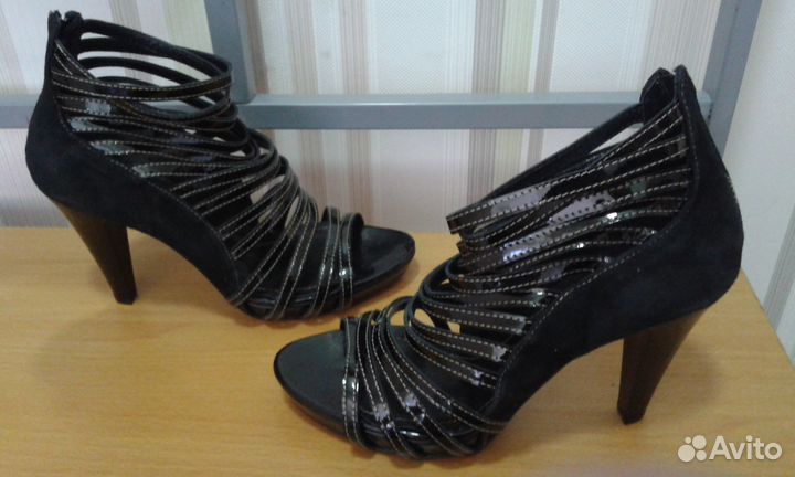 Босоножки кожаные новые