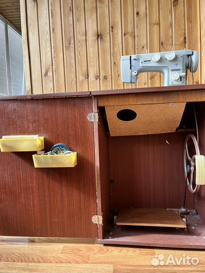 Швейная машина Подольск 142