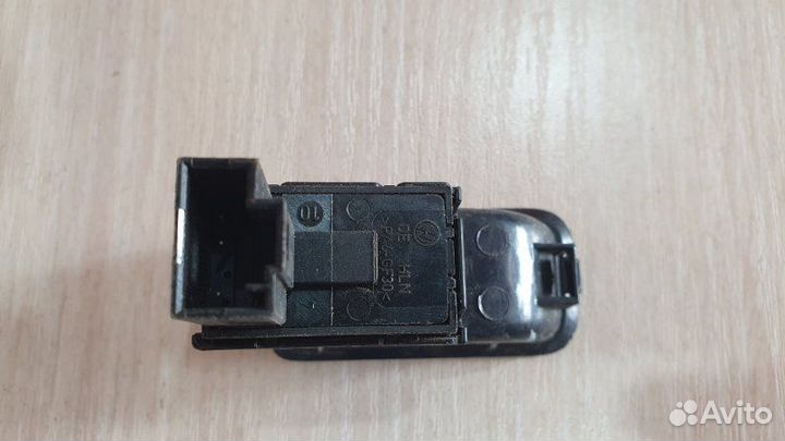 Кнопка открывания багажника Volkswagen Polo 5 cfna